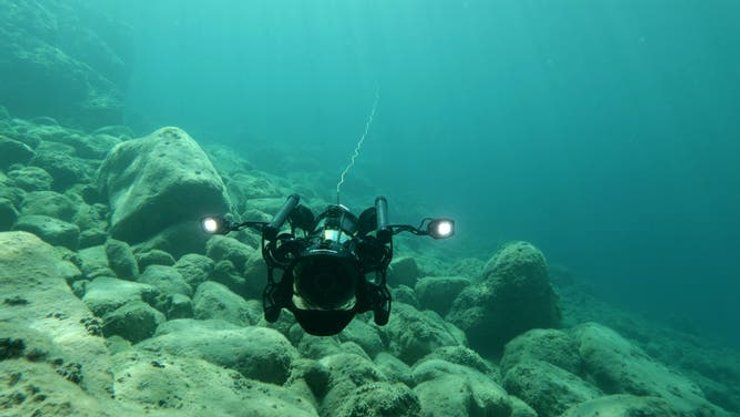 Підводний дрон на дні озера Гурон