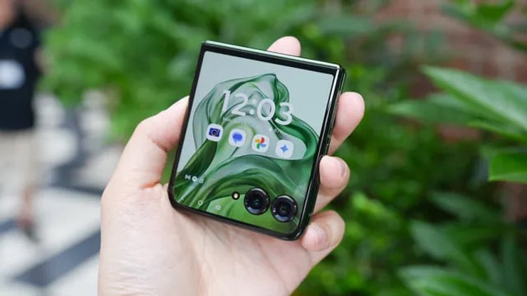 Смартфон Motorola Razr (2025)