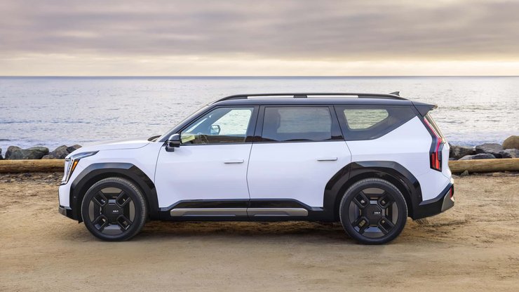 Автомобиль Kia EV9 2027 года