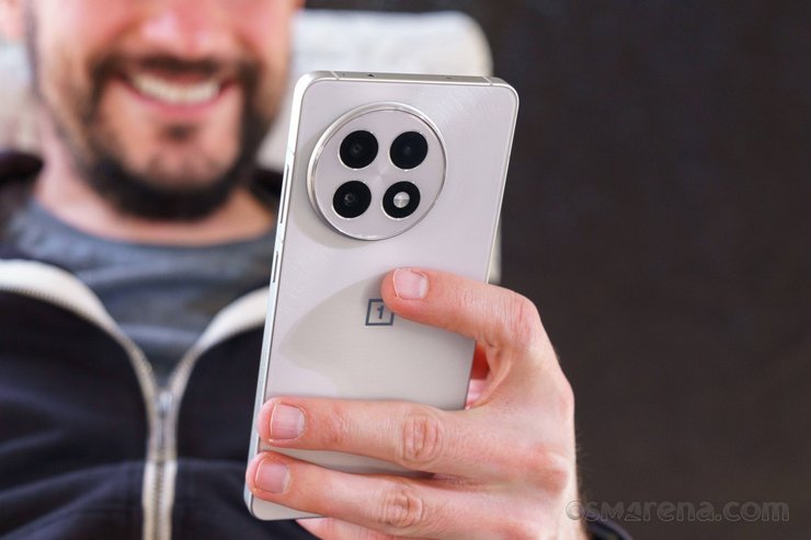 OnePlus 13R смартфон