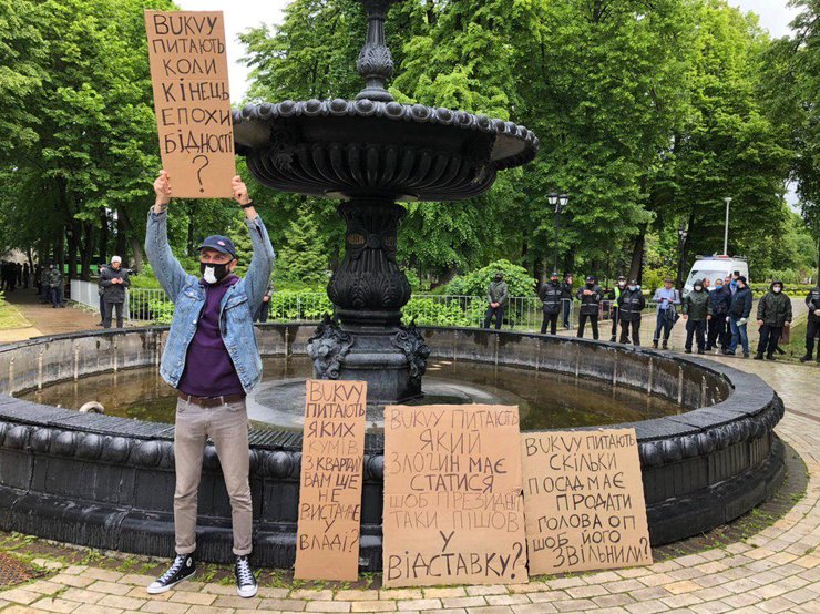 журналист, пресс-конференция Зеленского, протест, фото