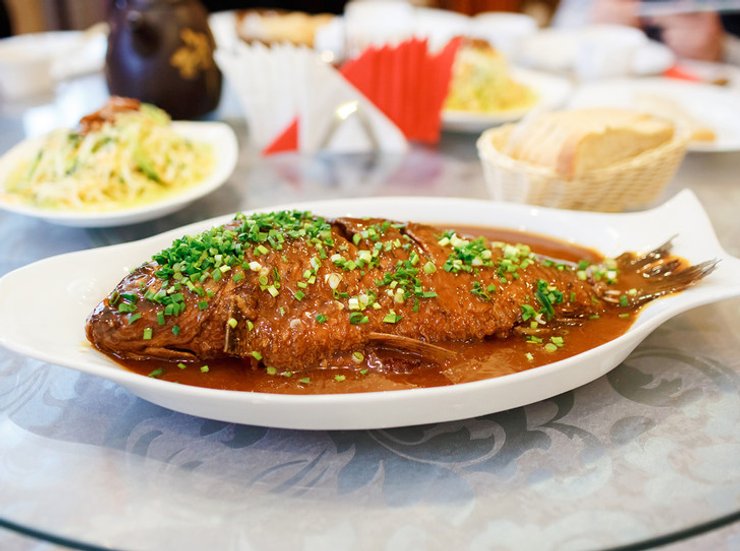 китайский новогодний стол, китайский новый год, рыба