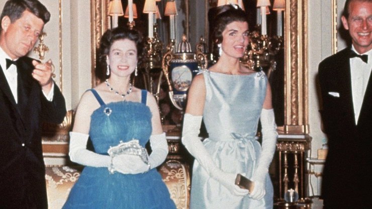 королева Єлизавета, модні виходи королеви Єлизавети, модні образи королеви Єлизавети, Жаклін Кеннеді