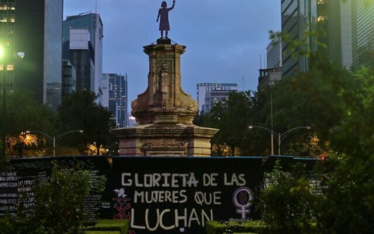 Глаффити, статуя Колумба