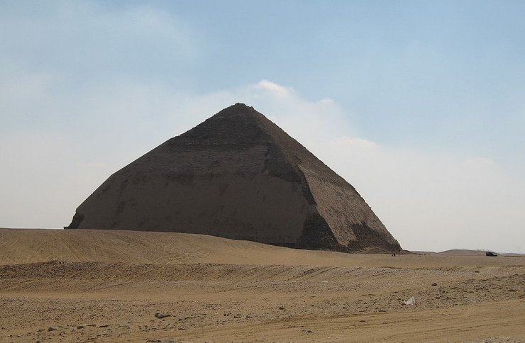 Ломаная пирамида