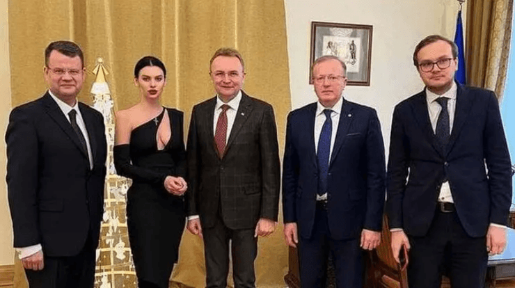 Тишкун Кристина, помощница замминистра образования, помощница Гарбарука, гарбарук тишкун скандал