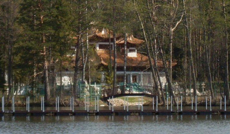 дача путина на Валдаї — гостьові будиночки