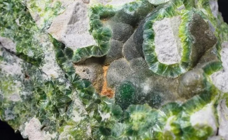 Фосфатное сырье, минерал, горный материал, залежи сырья, рудник, батарейки, солнечные панели, спасет человечество, находка,