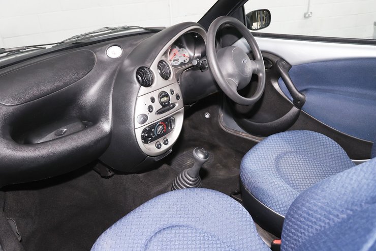 салон Ford Ka, Ford Ka 2004, капсула времени