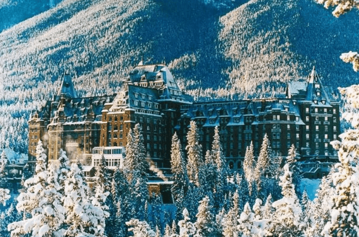 отель Banff Springs в Канаде, лес, горы