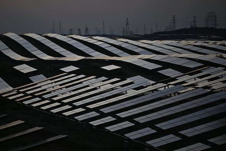 солнечные панели солнечная электростанция пустыня кубучи