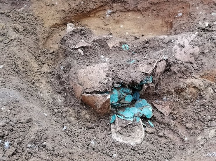 клад, Венгрия, Будапешт, Средневековье, монеты, находка