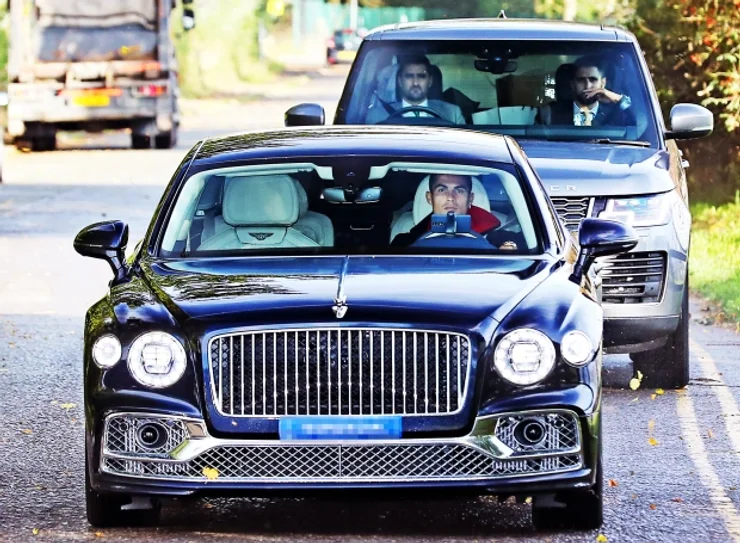 какая машина у криштиану роналду