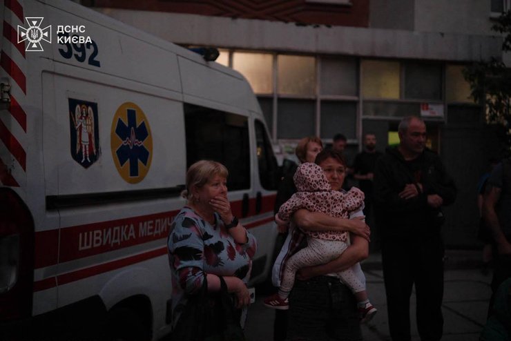 фото постраждалих людей у Києві після удару РФ 6 липня