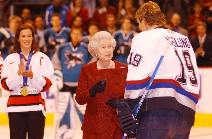 Визит королевы в Ванкувер в 2002 году - часть  двенадцатидневного тура по Канаде, посвященного Золотому юбилею