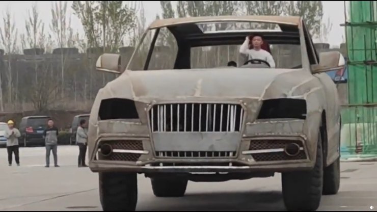 Гигантский Audi Q7