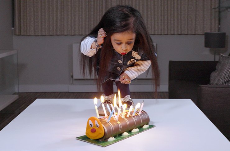 Джіоті Амге та торт