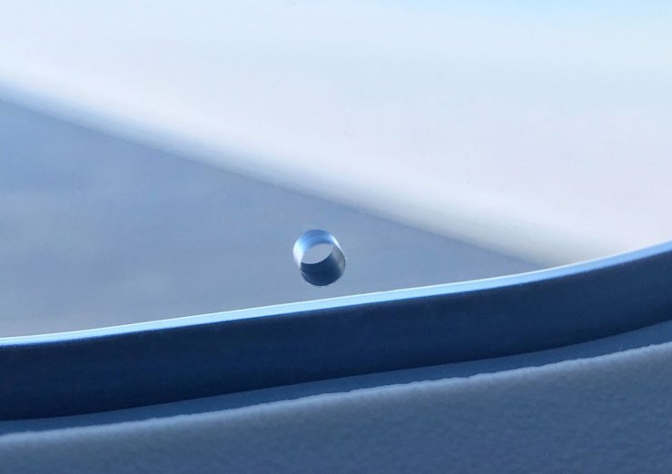 отверстие в окне