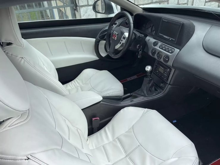Салон Nissan GT-R