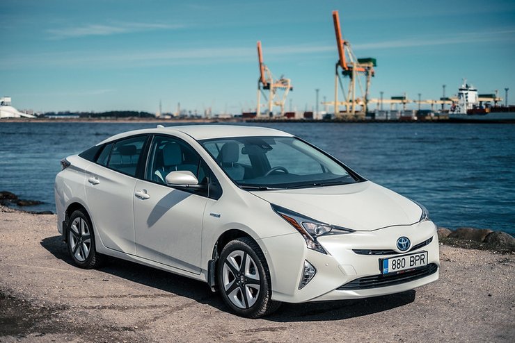 Toyota Prius дозволяє екномити паливо
