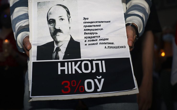 фото, плакат против Лукашенко