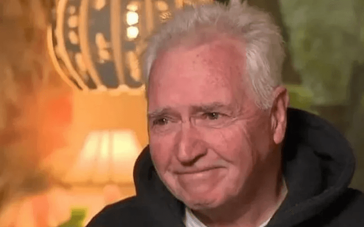 Ударил акулу по морде, пенсионер, дедушка, дайвинг, пережил нападение акулы, акула прокусила ногу, добрался до берега