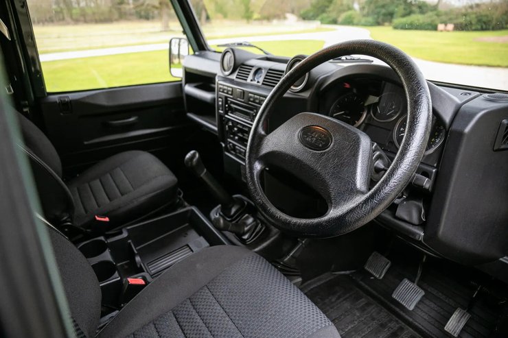 салон ленд ровер дефендер, Land Rover Defender, Land Rover Defender 90, Чарльз ІІІ, принц Чарльз