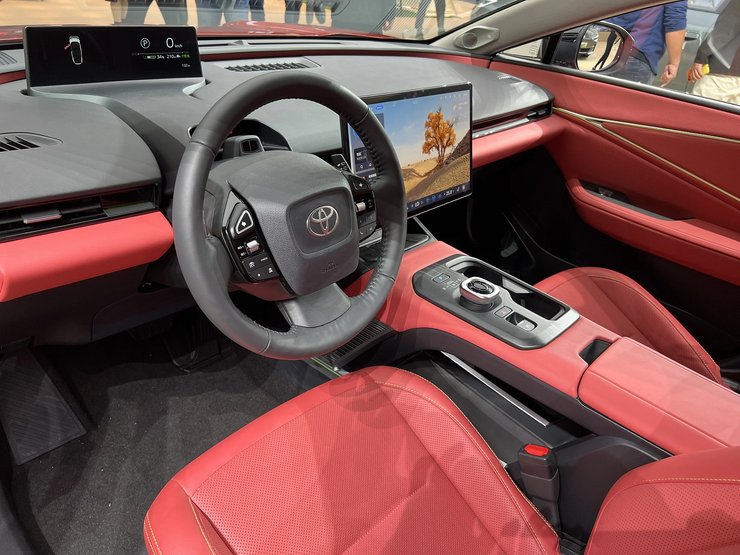 салон Toyota bZ5, новая Toyota bZ5, Toyota bZ5 2025, электромобиль Toyota bZ5, кроссовер Toyota