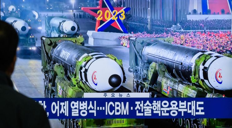 Кім Чен Ин і Путін, Кім Чен Ин у Росії, Кім Чен Ин озброєння, Північна Корея передає зброю для РФ, військовий парад, північна Корея, ракети