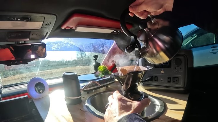 Автодом Chevrolet Camaro внутри