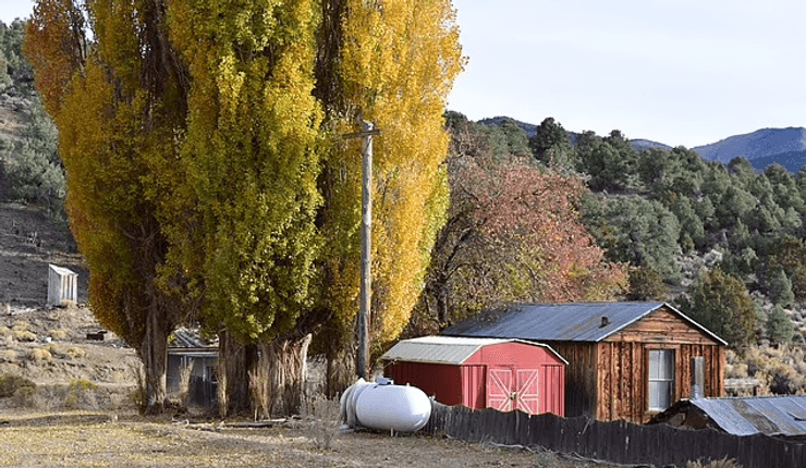 Заброшенный город в США, город-призрак, Айоне, заброшенные здания, руины, в городе живет 2 человека, город в США