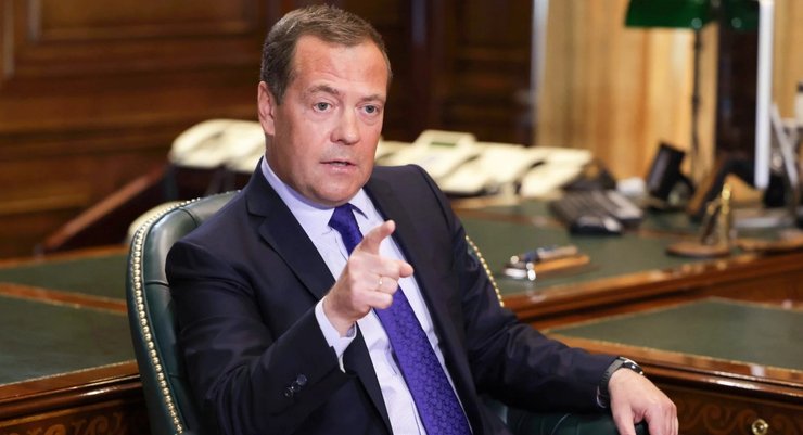 Дмитро Медведєв передбачувано відреагував ядерним шантажем