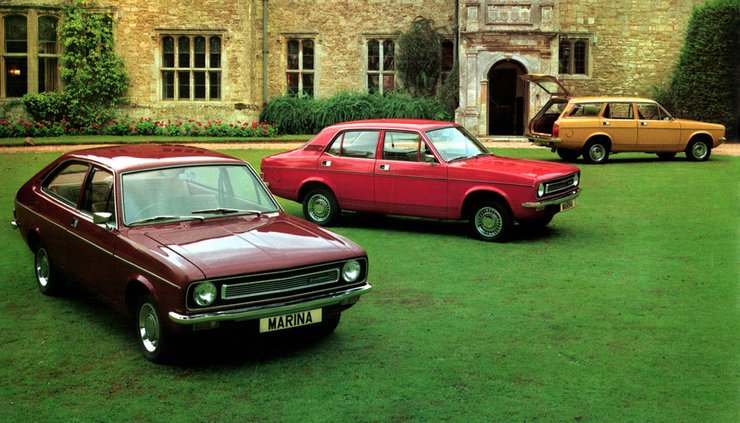 Morris Marina вышла на рынок с кузовами купе-нотчбек (на переднем плане) и седан, а через два года гамму пополнил универсал