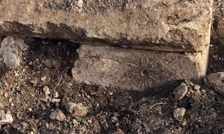 церковь, колдовские знаки