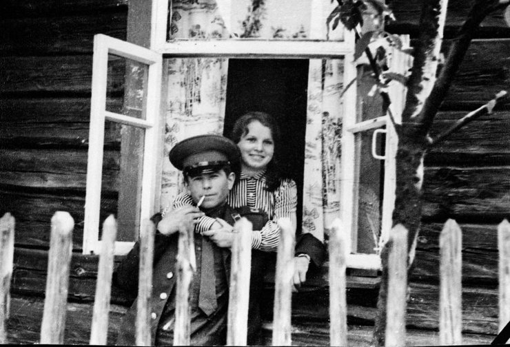 Михаил Поплавский с любимой красавицей минчанкой во время службы в армии. 1969 р.