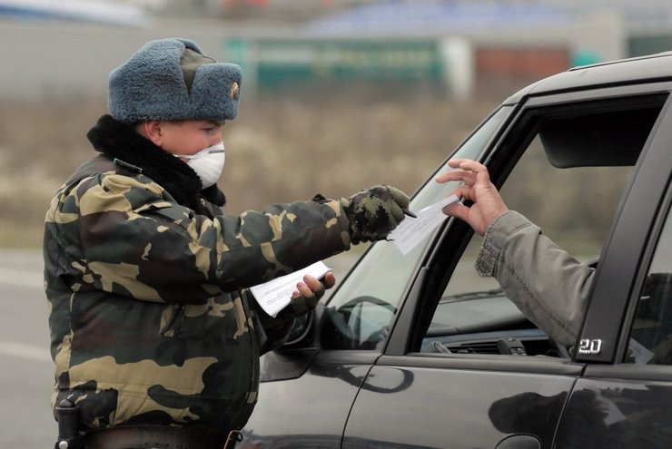 В случае откровенного непрофессионализма и хамства, угроз со стороны государственных служащих на границе адвокаты советуют обязательно обращаться с жалобами
