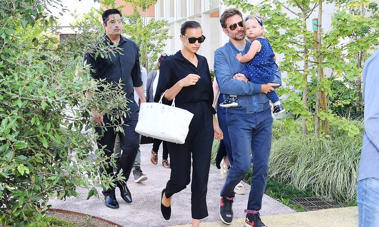 Ирина Шейк и Брэдли Купер с дочерью