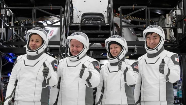 астронавты Crew-11