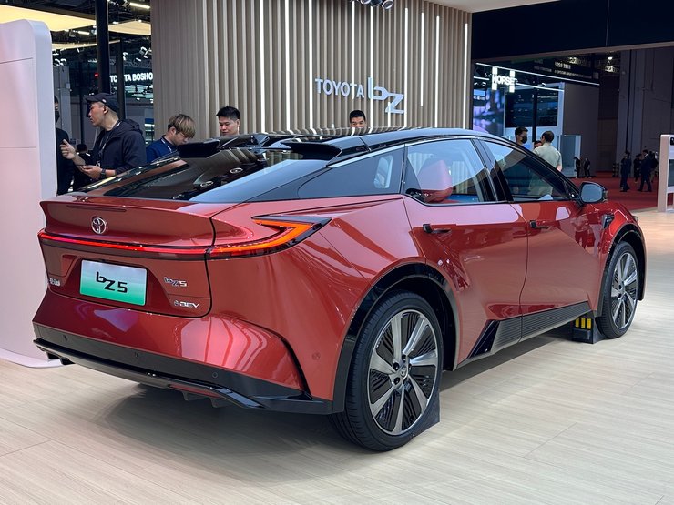 Toyota bZ5 2025, электромобиль Toyota bZ, кроссовер Toyota