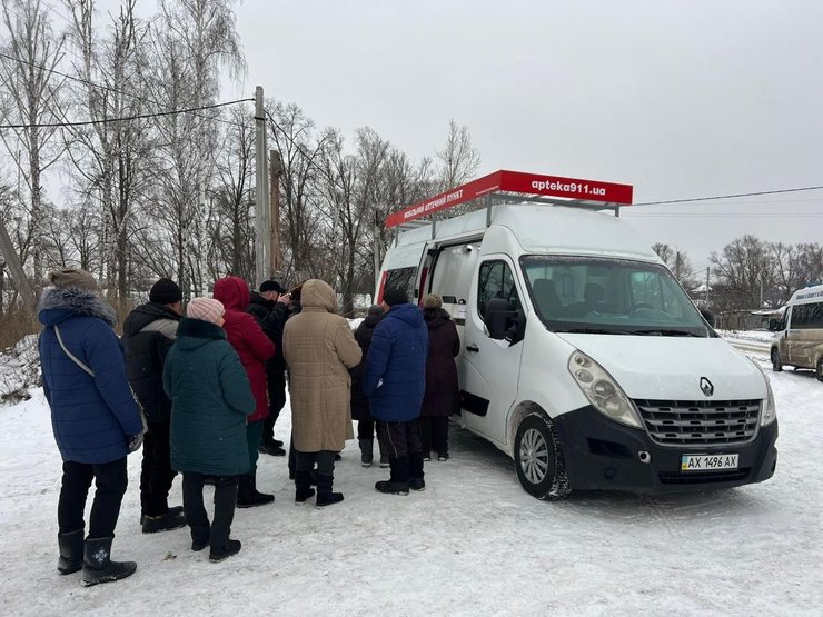 Робота мобільної аптеки в одному з прифронтових населених пунктів