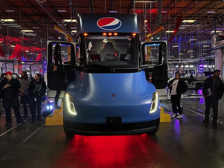 Tesla Semi 2023, Tesla Semi, Tesla Semi Pepsi, новая Tesla Semi , грузовик Tesla Semi, электромобиль Tesla Semi