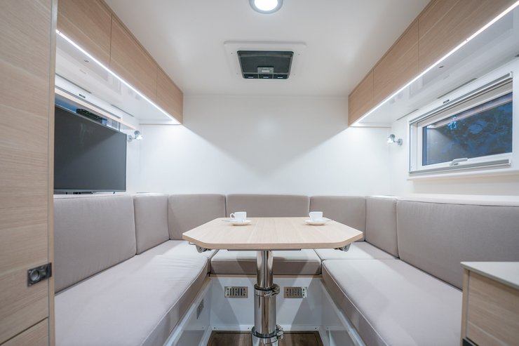 Автодом Ford, дом на колесах, Пикап Ford, Ford F-550, Bedrock XT2