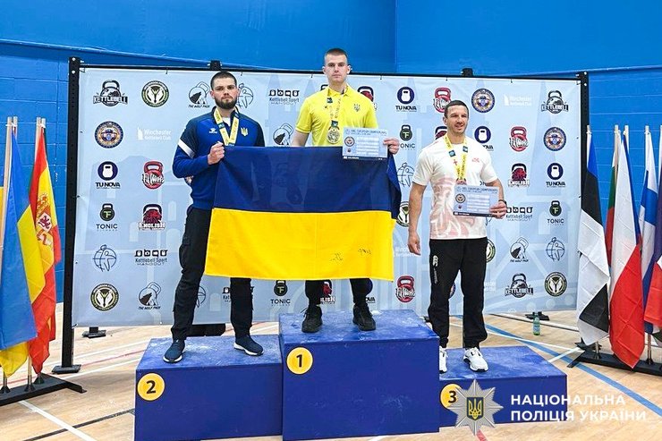 Андрей Бережнюк на пьедестале
