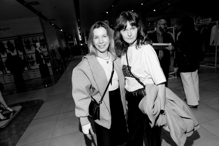 Соня Забуга (справа)