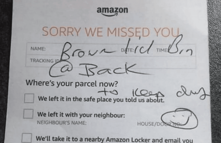 Курьер, Amazon, посылка, коробка, выбросил посылку, посылка на свалке, подарок на день рождения, оставил записку, доставка