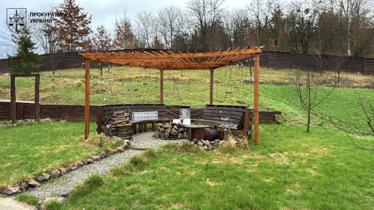 Деркач присвоил почти 42 га заповедных земель в Конча-Заспе