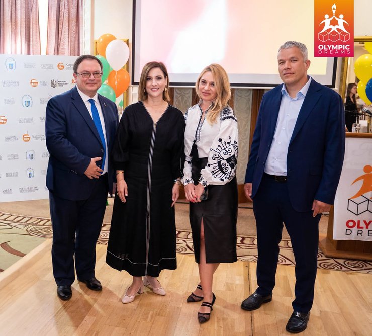 Первая леди Республики Кипр Филиппа Карсера на мероприятии Olympic Dreams вместе с послом Украины Русланом Нимчинским, Александрой Новиковой и меценатом Анатолием Бойко