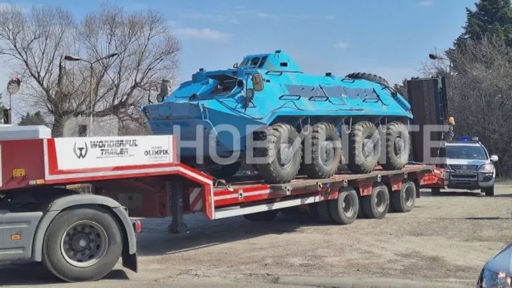Болгарія відправила першу партію обіцяних БТРів в Україну