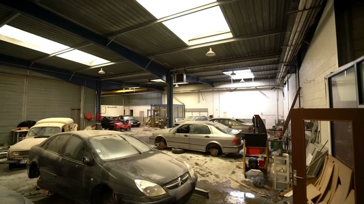 Заброшенный автосалон Saab