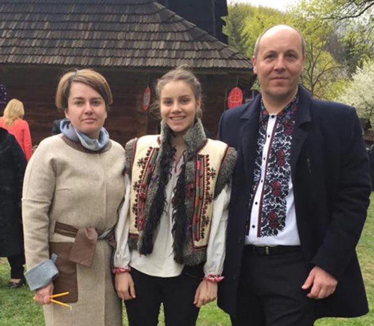 Ульяна, Ярина и Андрей Парубии